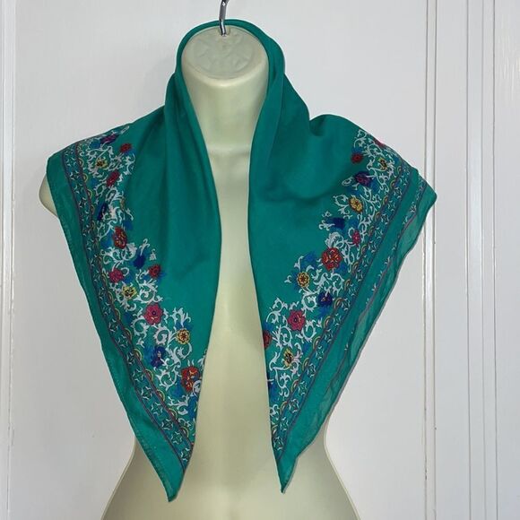 Vtg Ginnie Johansen green square scale with paisley border - Picture 7 of 9